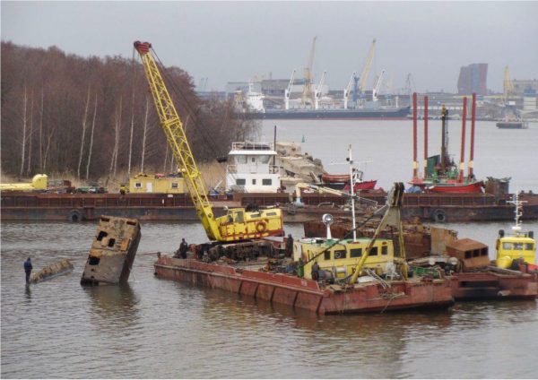 For sale or long-term charter a multipurpose self-propelled work platform