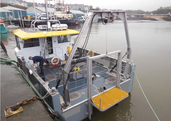 Workboat 10.10m Survey Dive Vessel For Immediate Charter